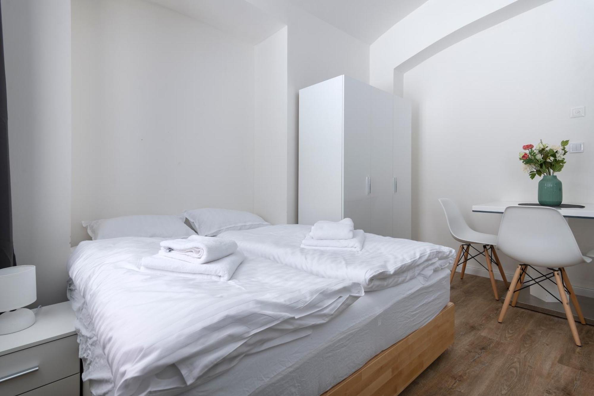 Emerald Apartments Boutique Residence Прага Экстерьер фото